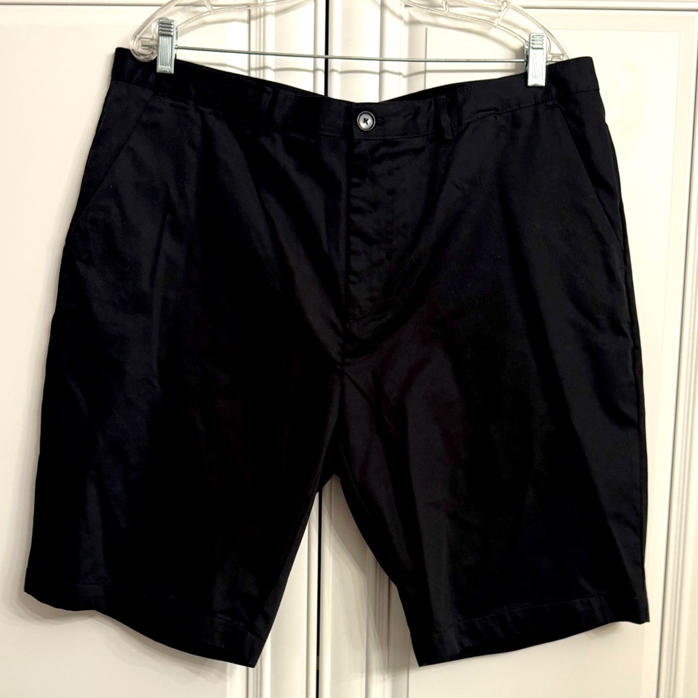 NWOT Men’s Size Calvin Klein Black Flat Front Chino Shorts Size 40 Waist